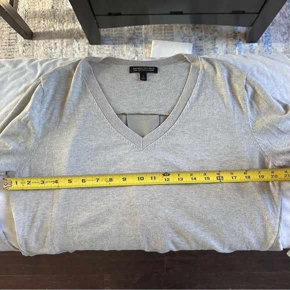 Banana Republic Pima Cotton Cashmere V-Neck Sweater Top Small - Picture 6 of 8